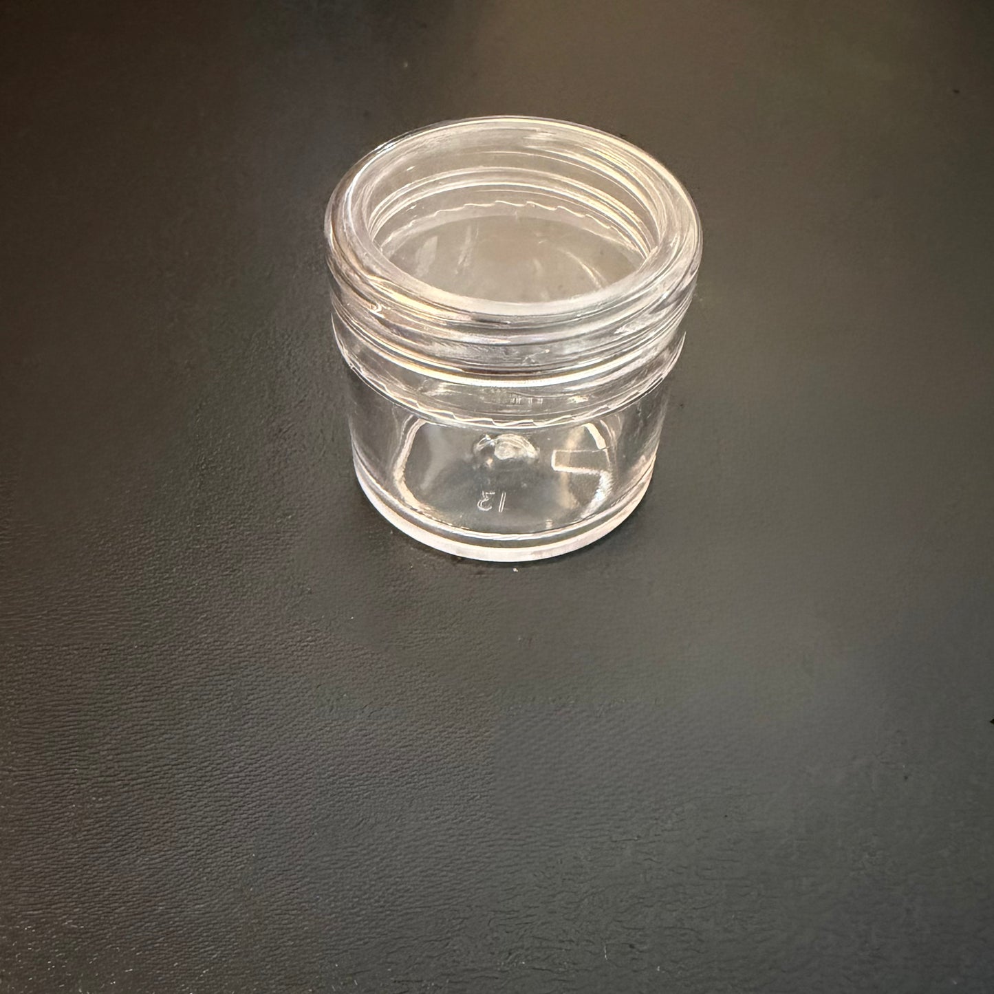 1 oz clear plastic tub with clear plastic screw lid 4 count
